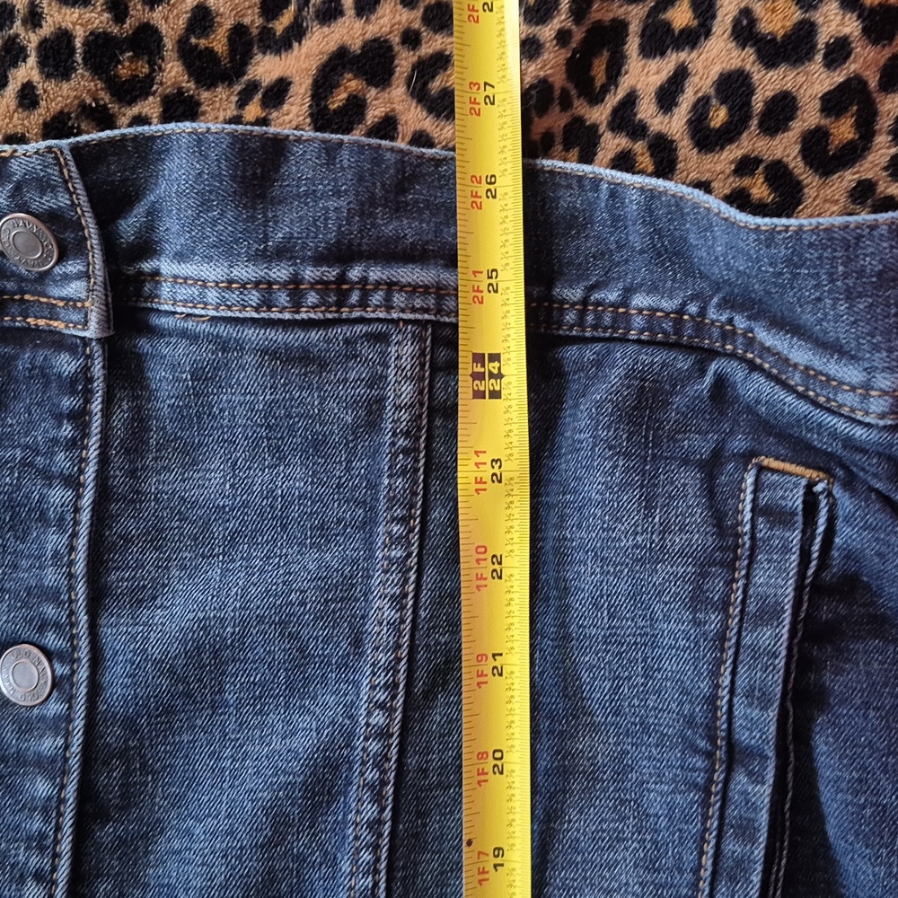Old Navy Denim Blue Jean Jacket Pockets With Sunflower Detail On Back Cotton XL - Picture 10 of 13